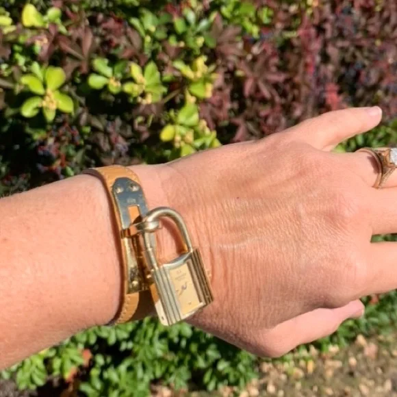 HERMES ゴールド ロック型ブレスレットウォッチ Hermes | Accessories | Authentic Hermes Kelly Watch Gold Lock Tan